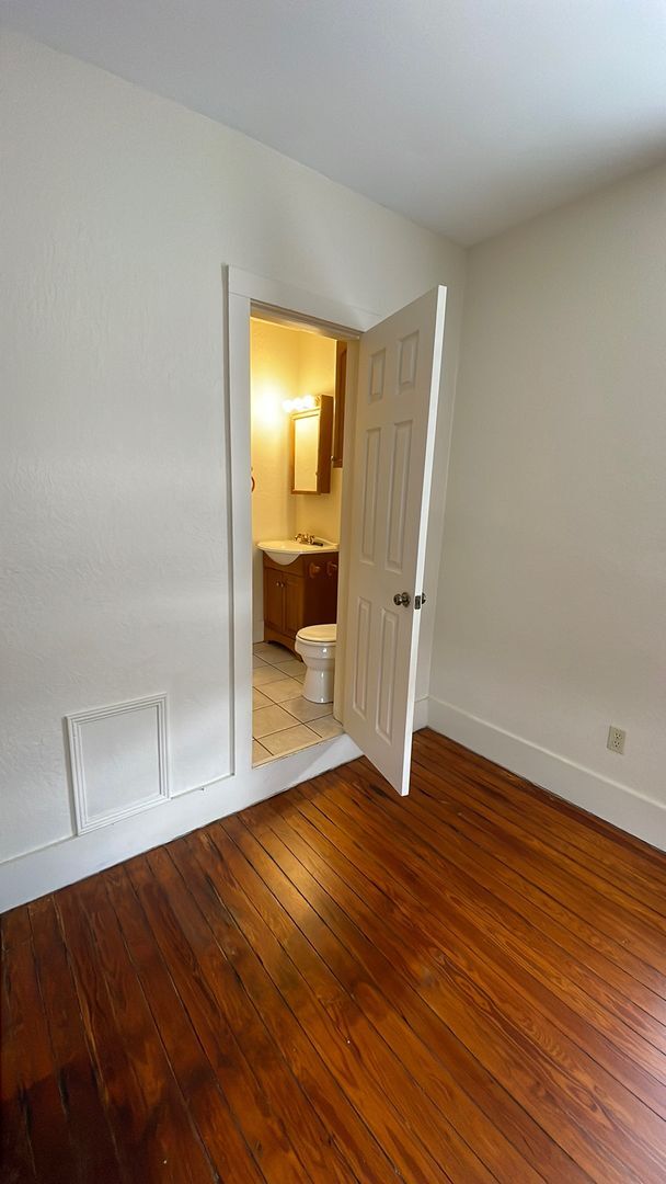 Building Photo - Spacious 2/2 Apartment in Heart of Umatilla!