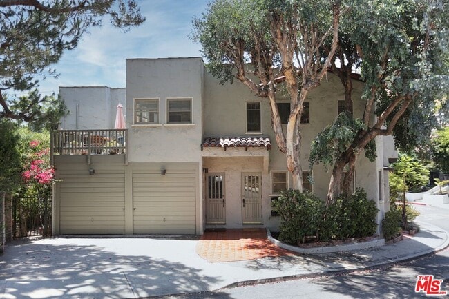 Building Photo - 2256 Silver Ridge Ave