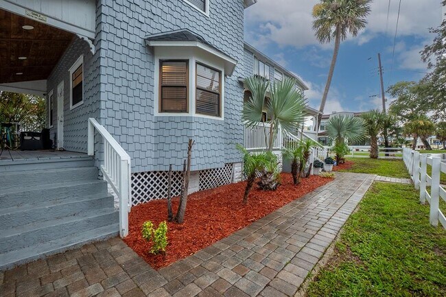 Building Photo - 244 Lexington Dr