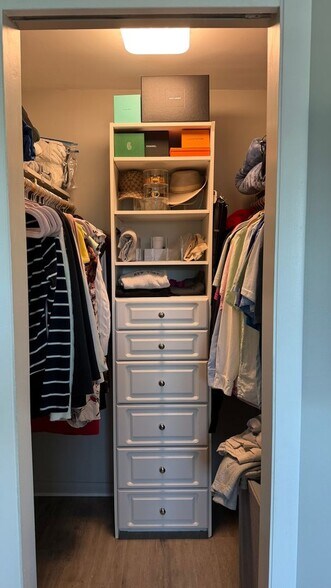 Building Photo - 610 Tennis Club Dr