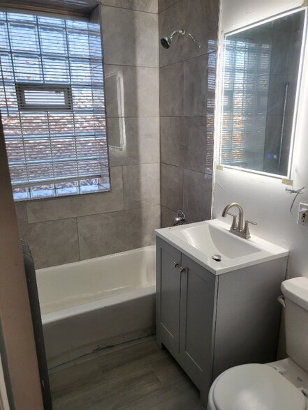 Building Photo - 8936 S Ashland Ave