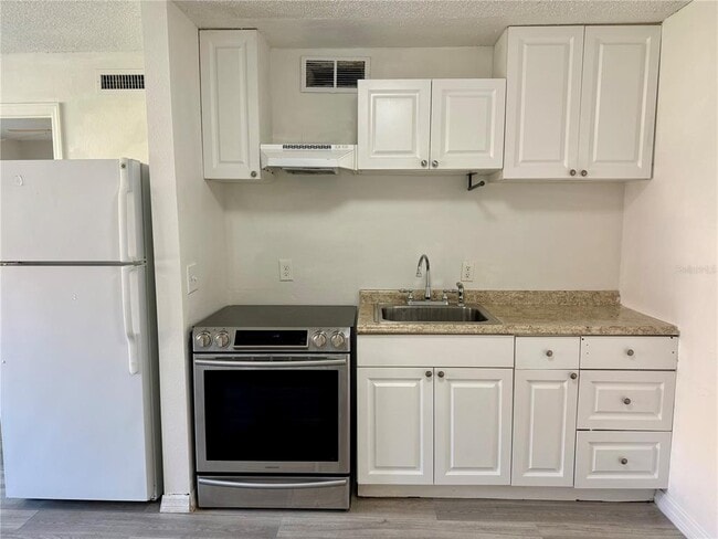 Building Photo - 9013 Westchester Cir