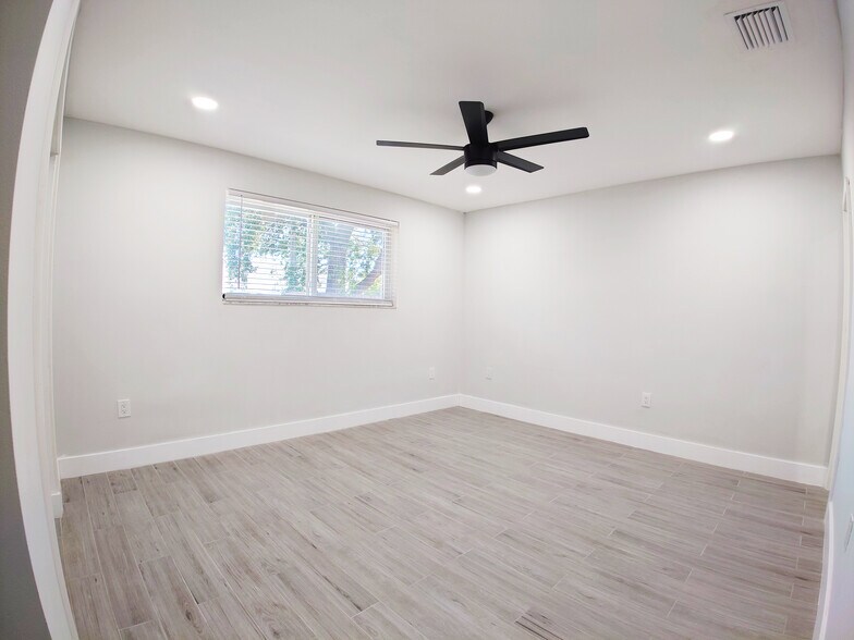 Master Bedroom - 141 NE 183rd Ter