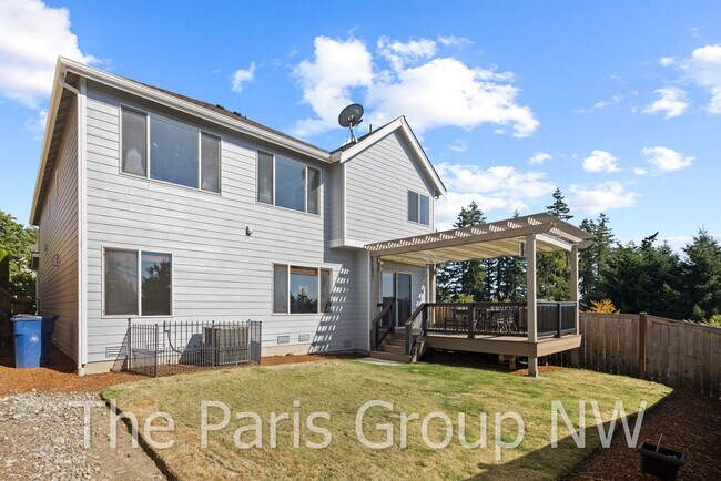 Building Photo - Stunning 3438sf Newcastle Craftsman Near T...
