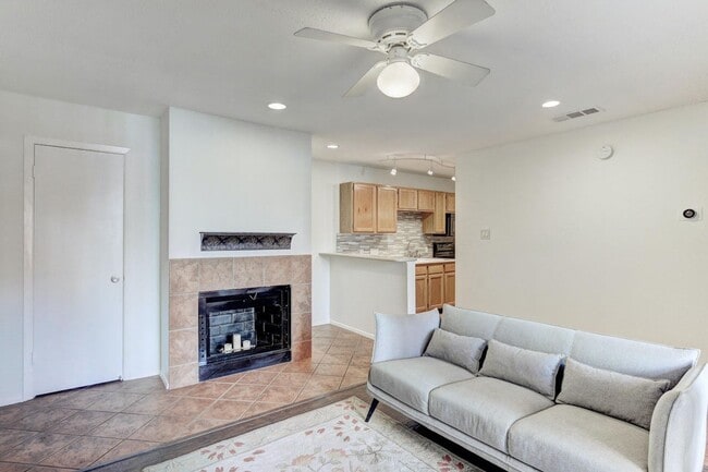 Building Photo - 3115 Helms St