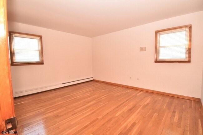 Building Photo - 284 Miller Ave