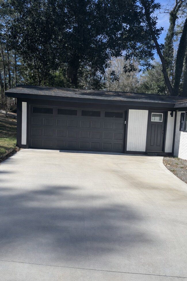 Building Photo - 2961 King Alfred Dr