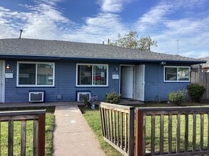 Building Photo - 3364 Mayfair Dr S
