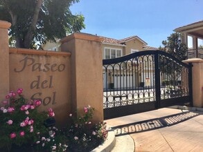 Building Photo - 4 bed, 3 bath townhome in desirable Paseo Del Sol Community!