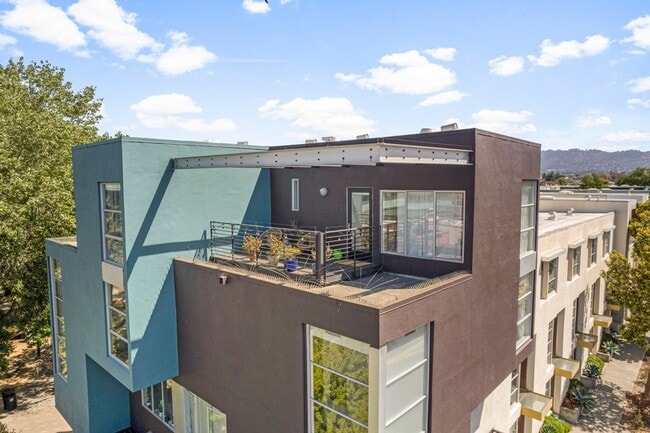 Building Photo - 1364 Powell St