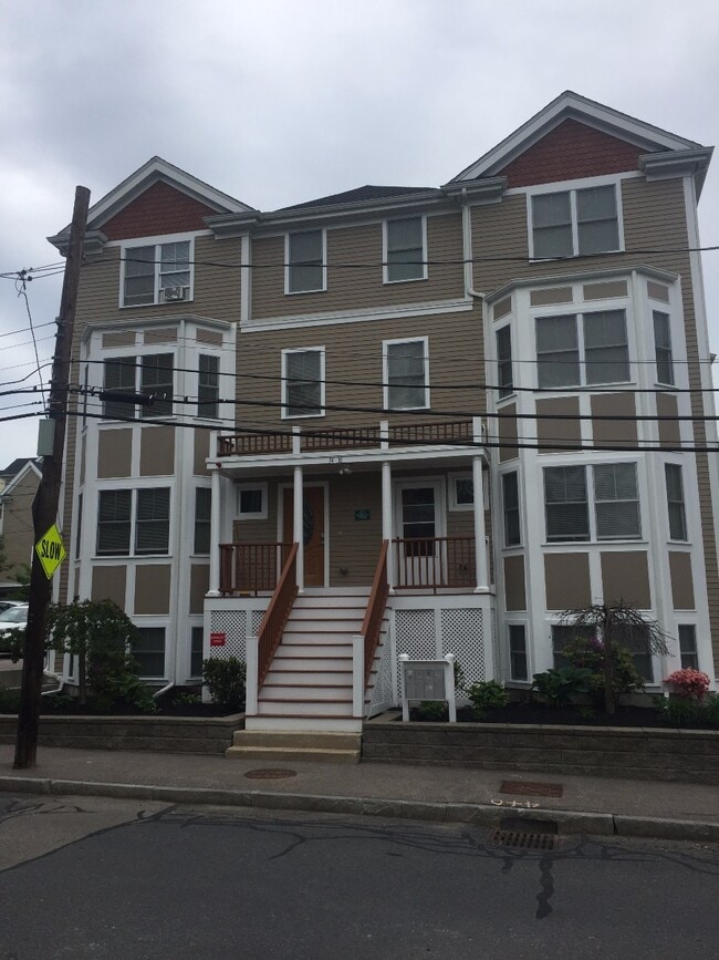 Building Photo - 9 Notre Dame St