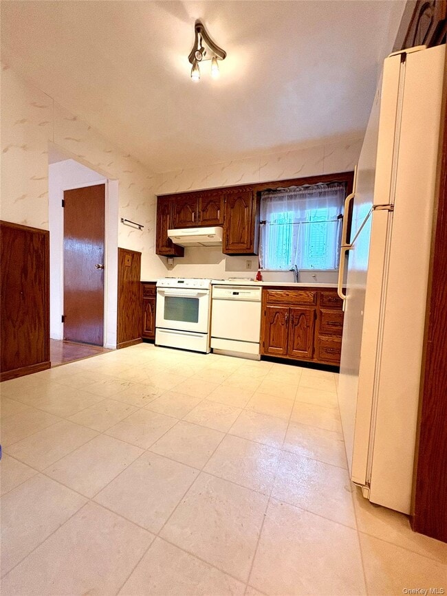 Building Photo - 1649 Falmouth Ave