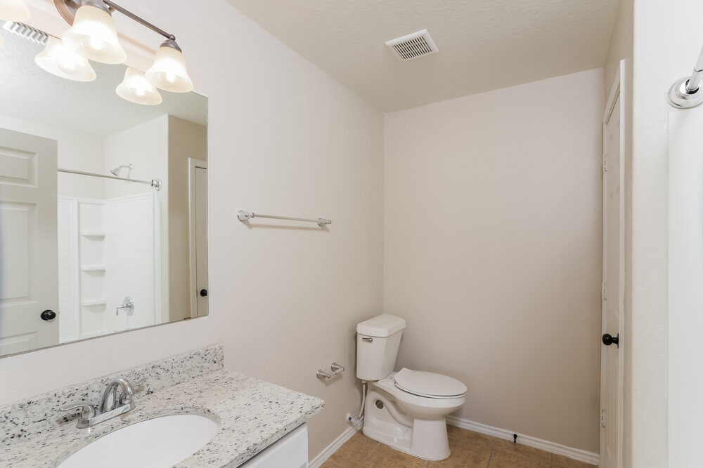 Building Photo - 8963 Oakwood Park