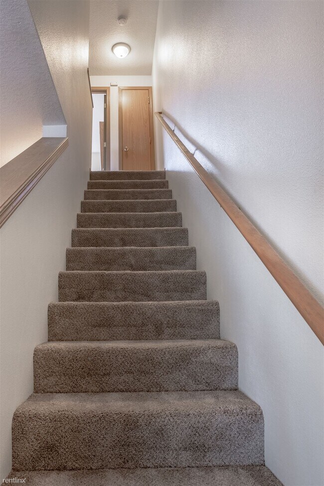 Building Photo - 2 br, 1.5 bath Townhome - 5292 Southwest 1...