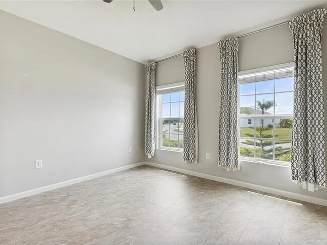 Building Photo - 5987 Ridge Lake Cir