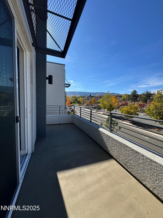 Building Photo - 1521 Golf Club Dr