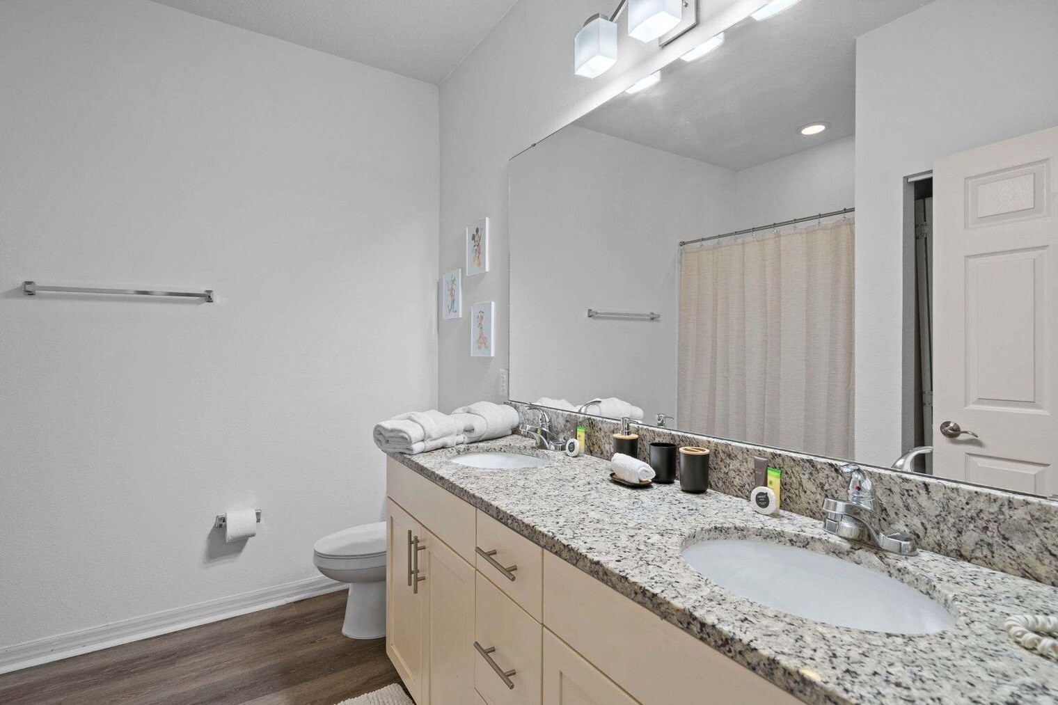 Building Photo - 8939 Shine Dr