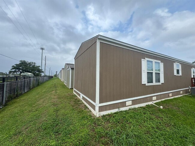 Building Photo - 5439 FM 762 Rd