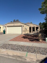 Building Photo - Charming 2 Bed, 2 Bath Home in Rio Rancho