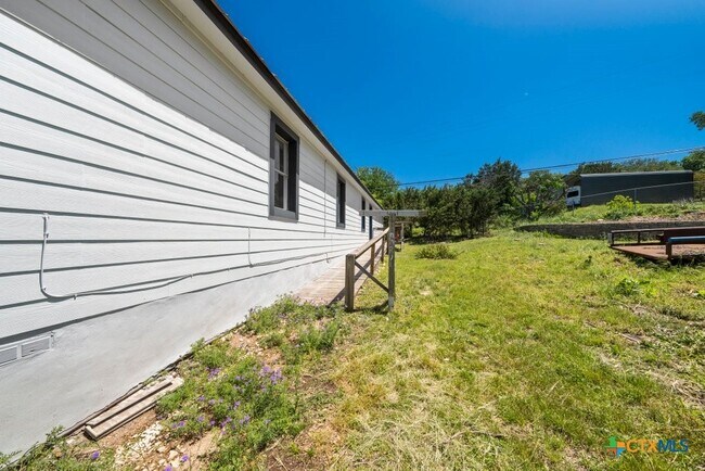 Building Photo - 1219 Lakeside Dr E