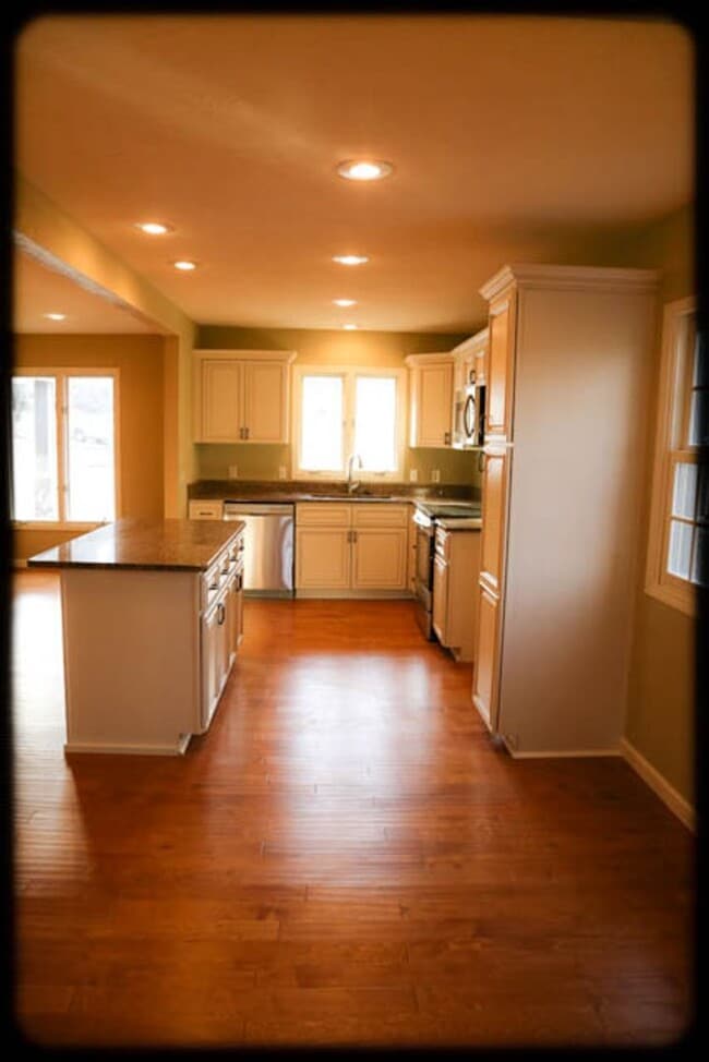 Building Photo - Pottery Barn-Style Home with Walkout Basem...