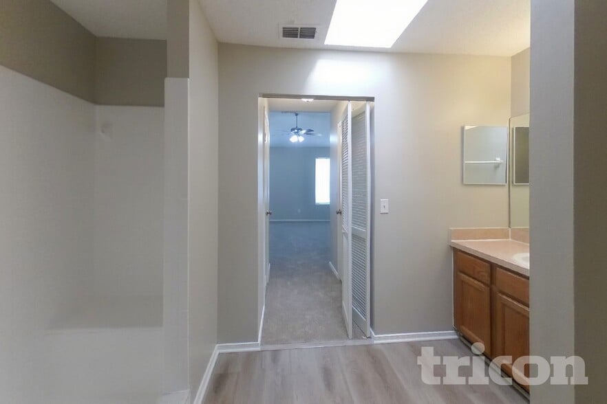 Building Photo - 606 Radnor Ln