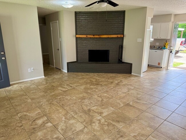 Building Photo - 2BD/2BA duplex in Hewitt!