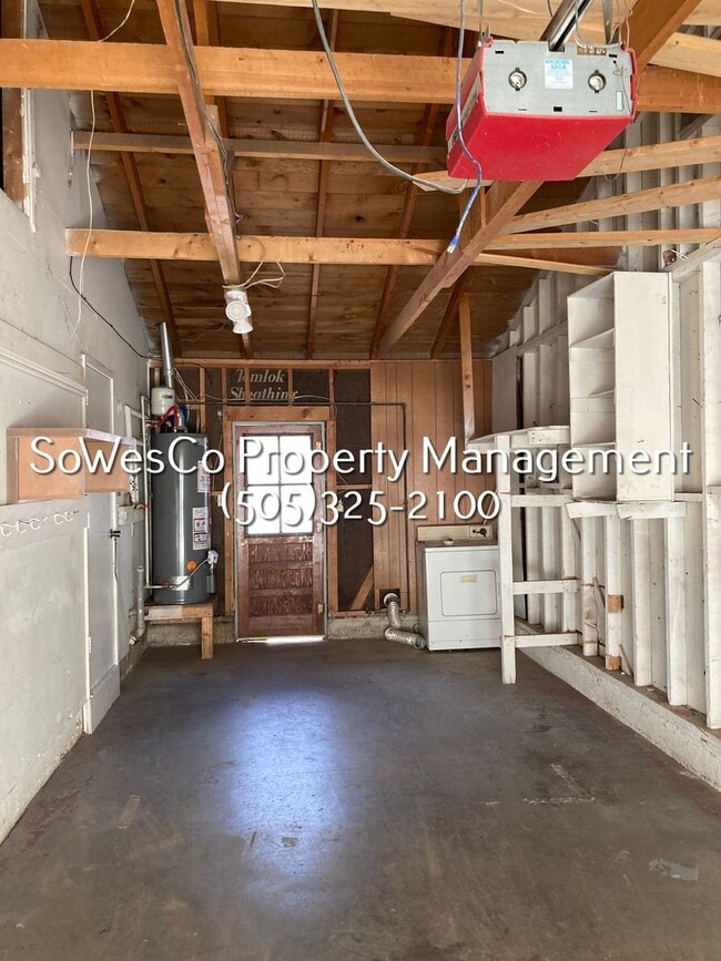 Building Photo - Cute 3 Bedroom Home with Garage