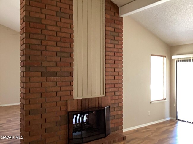 Building Photo - 43430 Sierra Vista Dr
