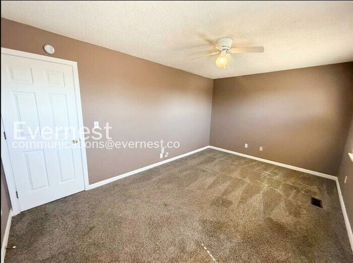 Building Photo - 2543 Hampstead Dr