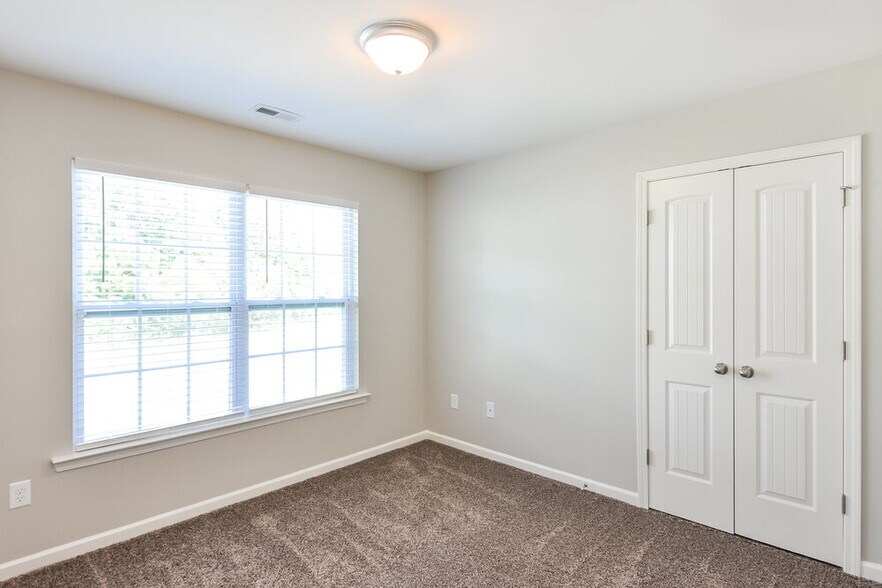 Building Photo - 105 Lakemont Dr