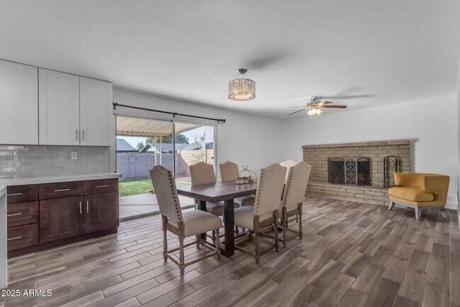 Building Photo - 2447 E La Jolla Dr