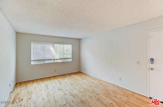 Building Photo - 1348 E Hillcrest Dr