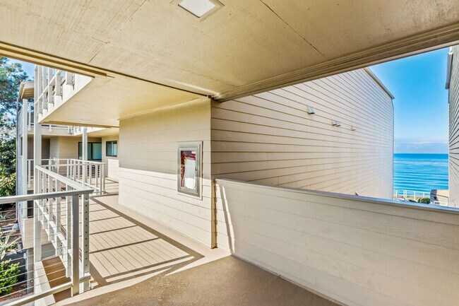 Building Photo - 233 S Helix Ave