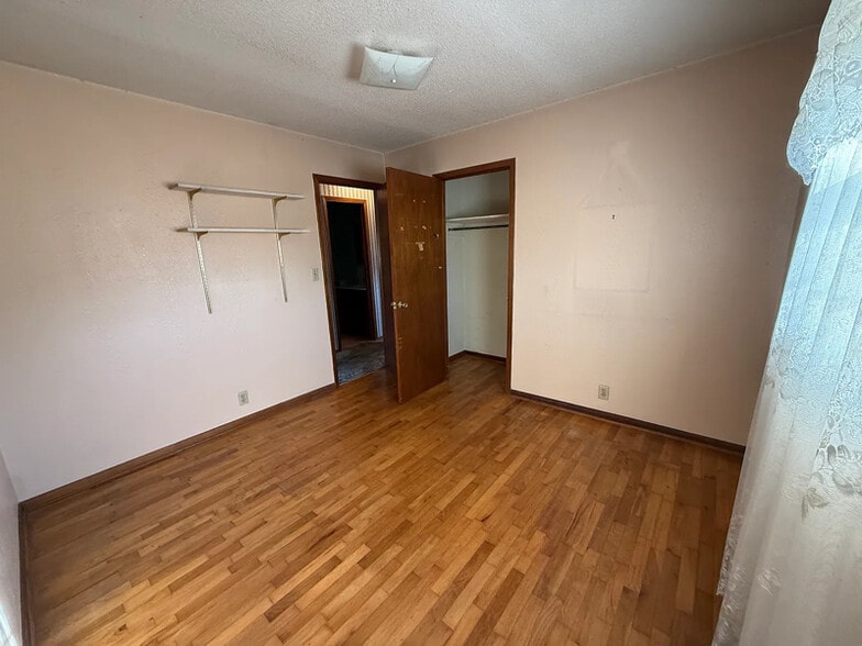 Building Photo - 4410 E 26th St