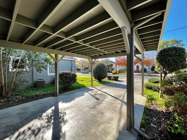 Building Photo - MAI1880-1884