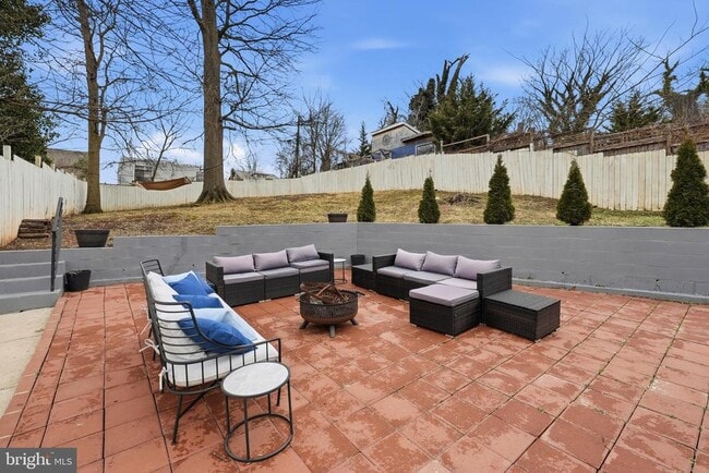 Building Photo - 2211 Franklin St NE