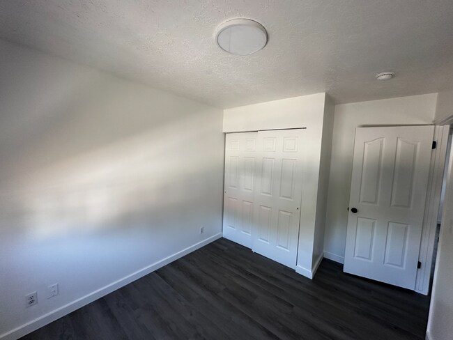 Building Photo - Charming 3-Bedroom Home for Rent in a Tran...