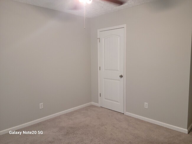 Building Photo - 667 Roebling Rd