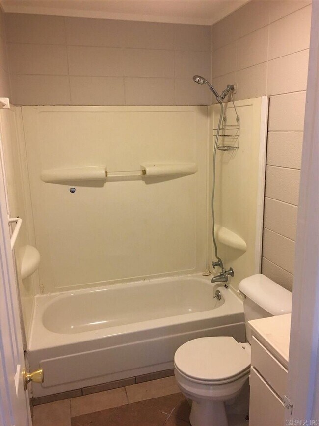 Building Photo - 9 Pinetree Apartment Rd