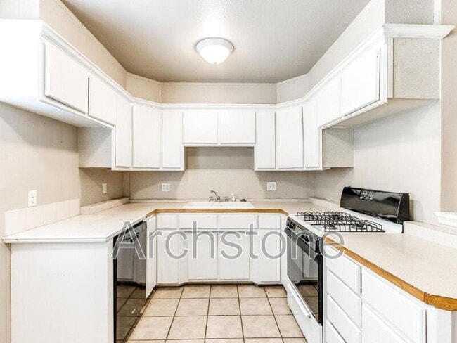 Building Photo - 501 S Santa Fe Dr