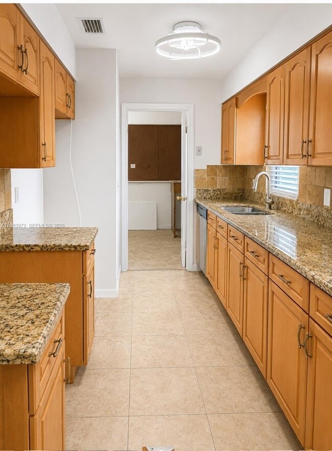 Building Photo - 539 Sabal Palm Dr