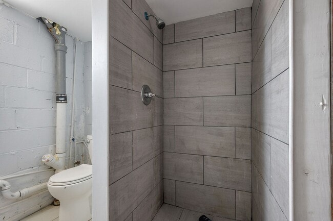 Building Photo - Newly Renovated 3 Bedroom 2 Bathroom in