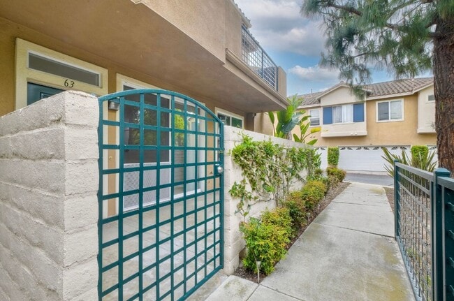 Building Photo - Newly Remodeled - Stunning 2 Bedroom, 2 Ba...