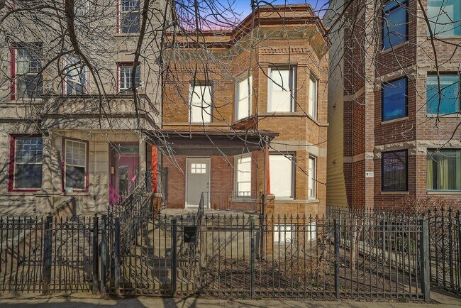 Building Photo - 3134 W Fullerton Ave