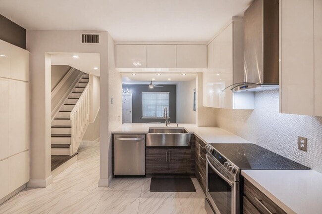 Building Photo - 3333 Cabaret Ln