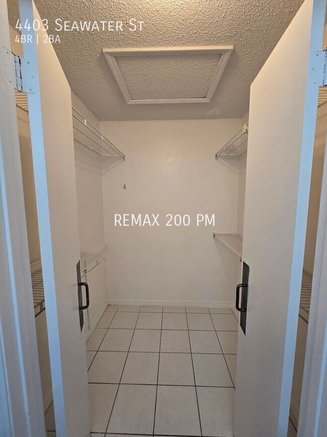 Building Photo - 4403 Seawater St