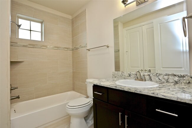 Building Photo - 4009 Lillian St