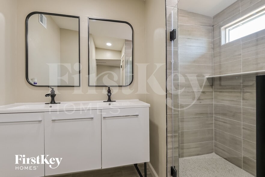 Building Photo - 9240 E Dolores St