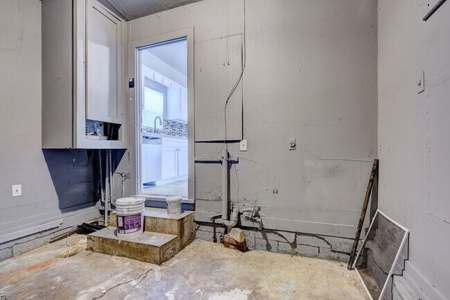 Building Photo - Stunning 3-Bedroom Property / With Shelter